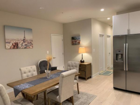 Chic 2-Bedroom apartment-Private Entrance & Wi-Fi
